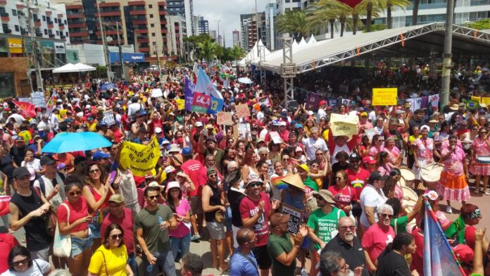 Manifestantes se reúnem contra PEC da blindagem e PL da anistia na Paraíba