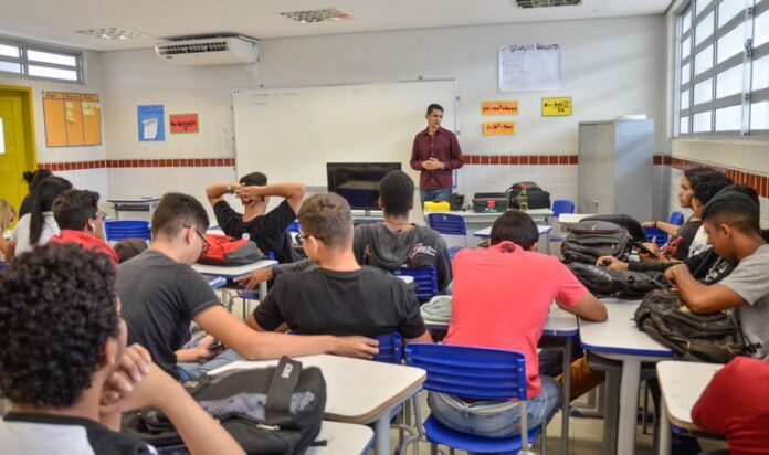 Número de matrículas na EJA cai 37% nos últimos dez anos, na Paraíba