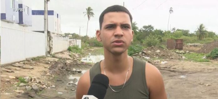 Polícia faz perícia em caminhão-caçamba que atropelou jovem no Colinas do Sul