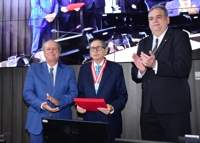 TJPB concede Medalha Ordem do Mérito Judiciário a Francisco Evangelista