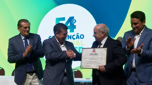 
				
					Comenda José Carlos da Silva Júnior é entregue a presidente da Unimed João Pessoa
				
				
