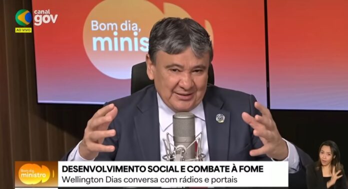 À CBN, ministro confirma que quase 500 mil famílias vão receber 