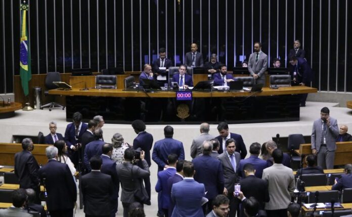 Deputados 'sepultam' MP que previa taxação de bets e fintechs; veja votos da Paraíba