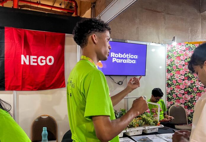 Estudantes da rede estadual expõem projetos durante evento de inovação em Brasília