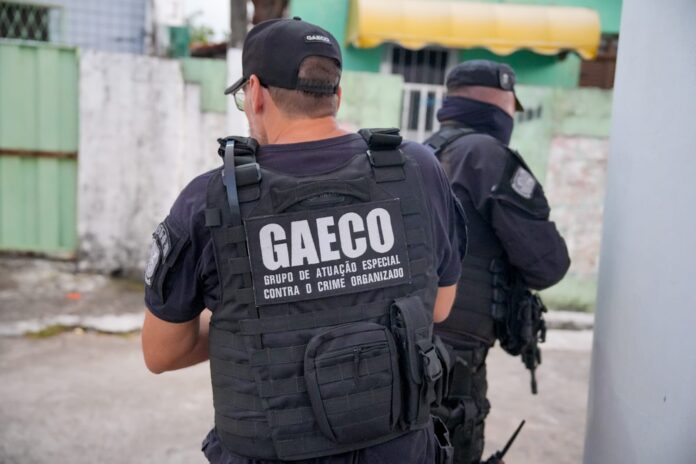 Operação Asfixia bloqueia R$ 125 milhões do Comando Vermelho na PB e cumpre 26 mandados de prisão