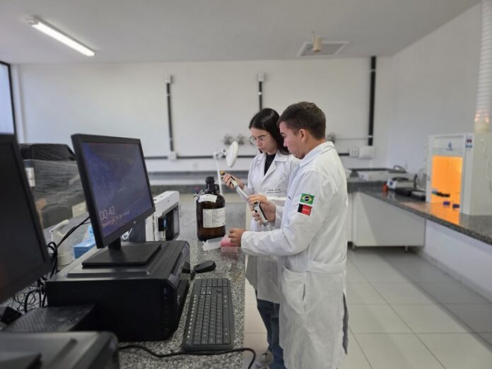 Pesquisadores da UEPB criam forma rápida para identificar metanol em bebidas