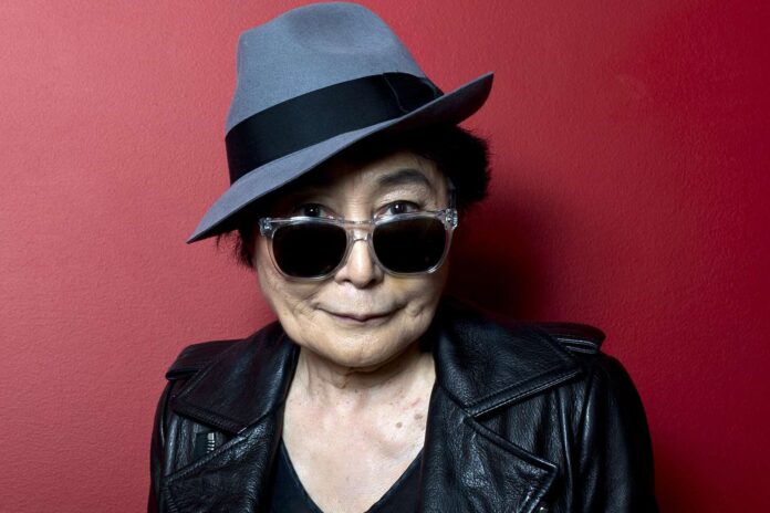 Yoko Ono no céu com diamantes