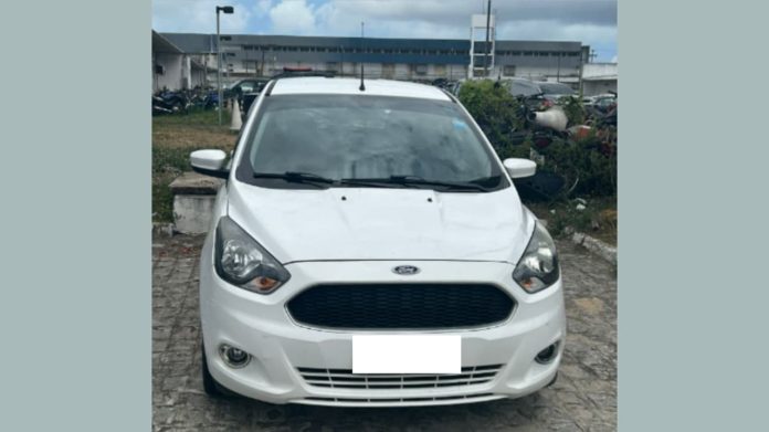 Veículo é roubado em assalto na orla do Cabo Branco e suspeito tenta fugir pelo mar, em João Pessoa