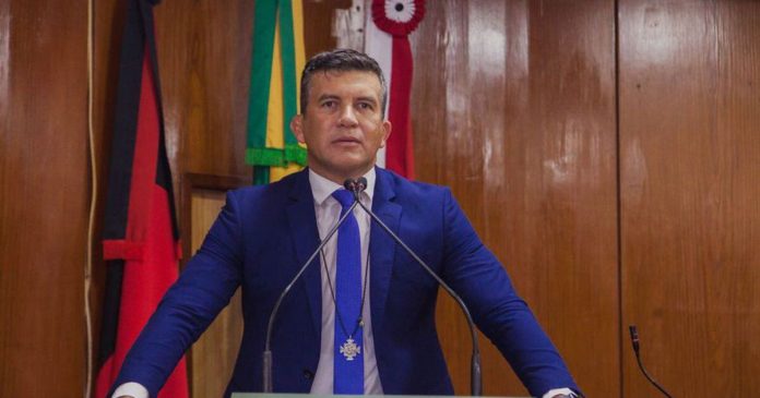 Vereador Carlão Pelo Bem apresenta projeto para flexibilizar uso das faixas de ônibus para transporte privado