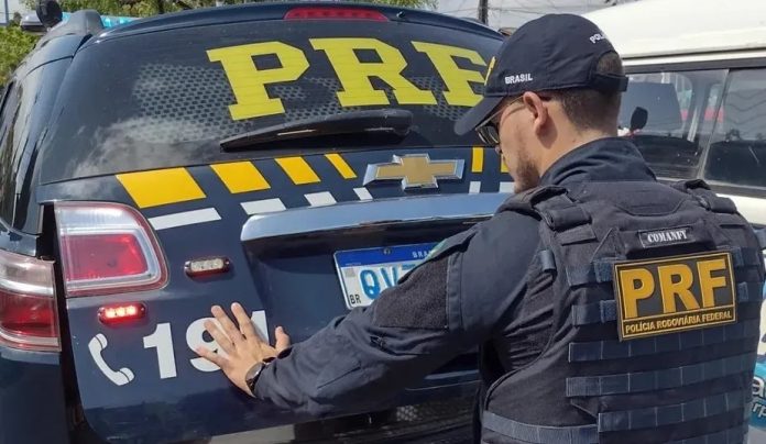 Motorista embriagado é flagrado conduzindo carreta com torre eólica de 100 toneladas na BR-230 em São Mamede