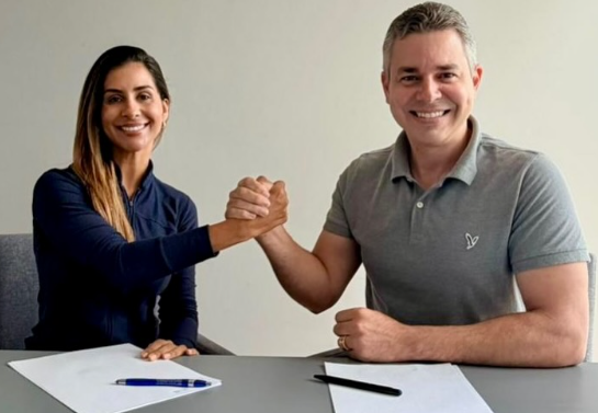 André Coutinho se reúne com Camila Holanda e promete 'novidades' em Cabedelo