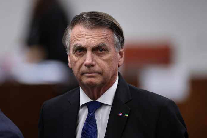 Bolsonaro deixa prisão na PF e chega a hospital para passar por cirurgia de hérnia