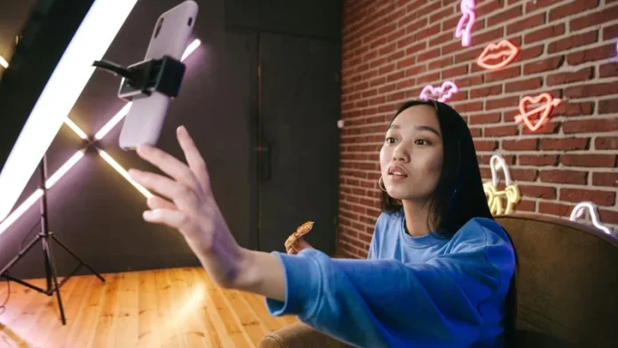 China aprova lei que exige diploma para influenciadores