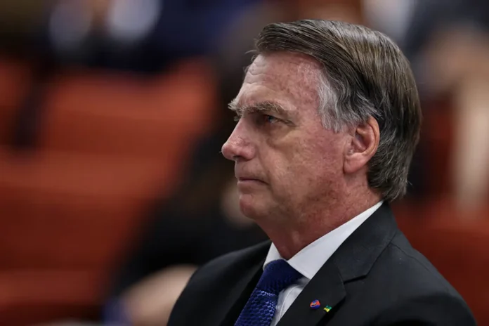 Cirurgia de Bolsonaro termina sem intercorrências, diz Michelle