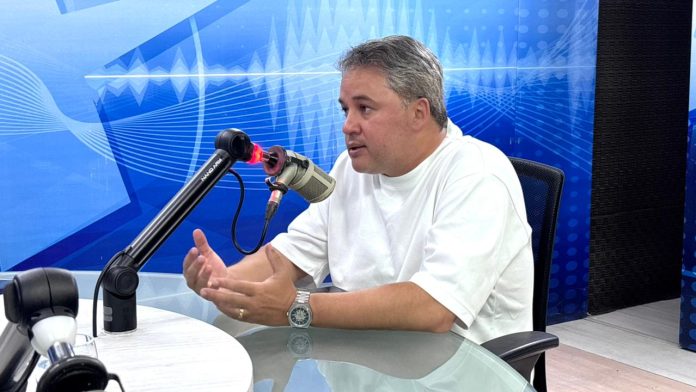 Efraim Filho diz que já assinou pedido de impeachment de Alexandre de Moraes e aponta “abusos e excessos” no STF
