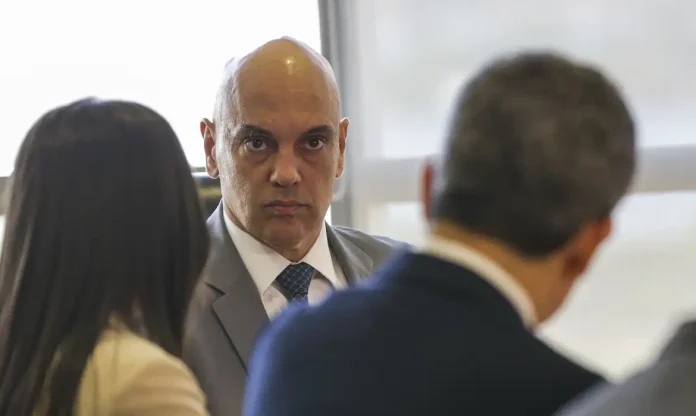 Moraes autoriza integrante de comissão da Câmara a inspecionar cela de Jair Bolsonaro na PF