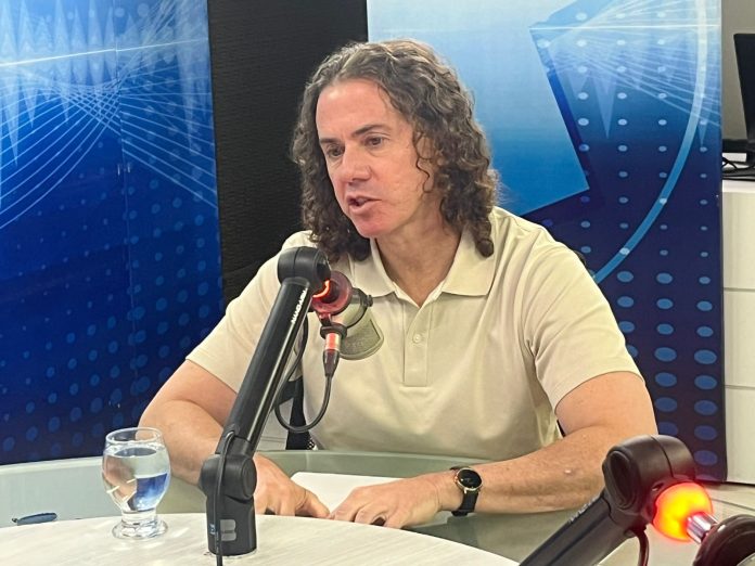 Veneziano revela articulações para ter Felipe Leitão no MDB, mas ouvirá pré-candidatos sobre possível filiação