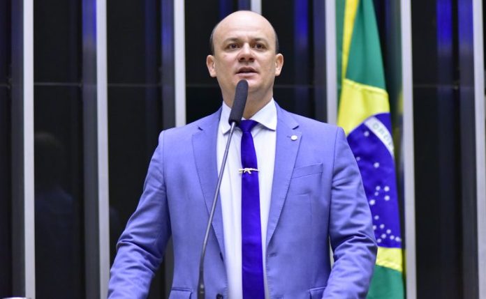 Cabo Gilberto desafia Renan Filho e coloca o mandato em jogo por obra da BR-230
