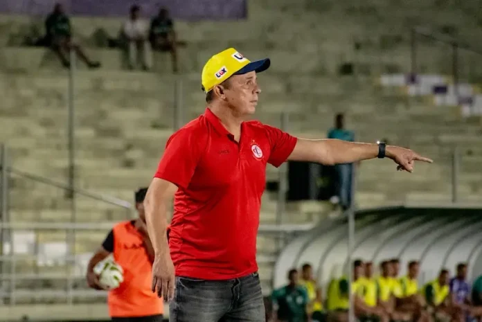 Piza critica falta de definição, mas exalta sequência invicta do Campinense