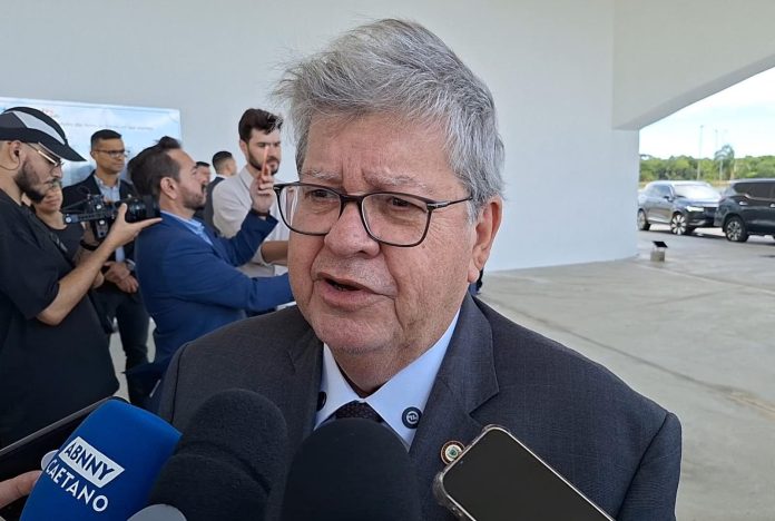 João Azevedo garante zerar ICMS do Diesel, mas pede compensação