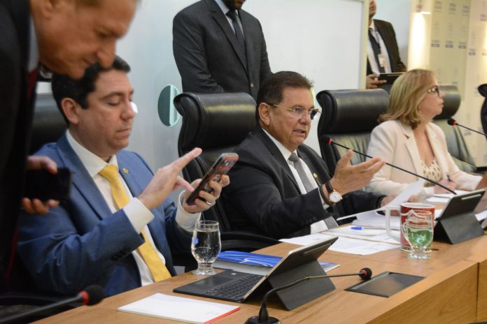Adriano Galdino apresenta nova programação da TV Assembleia durante sessão da ALPB