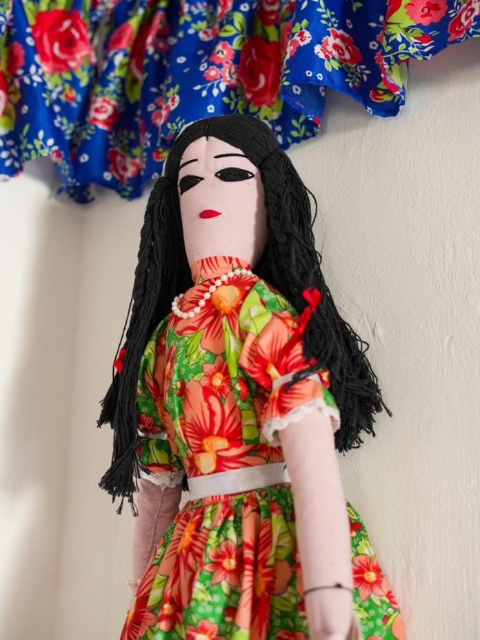 Bonequeiras de esperança participam do 42º salão do artesanato paraibano, em Esperança