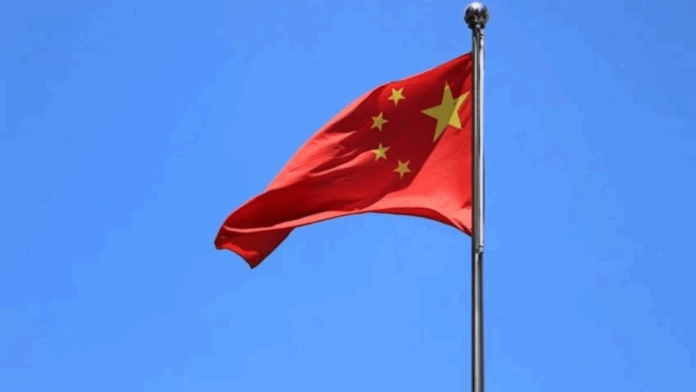 China calcula risco Flávio com alinhamento a Trump e freio em desdolarização
